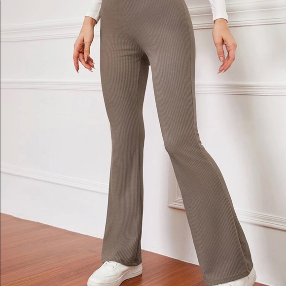 High Wasted Flare Pants - Picture 3 of 4